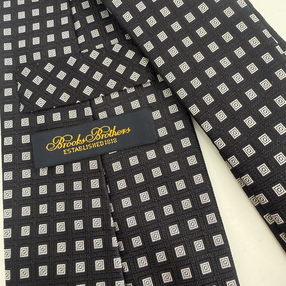 Brooks Brothers Makers Pure Silk Tie Woven In England Made In USA Geometric